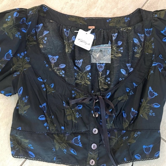 Free People Easy To Love Black Floral Crop Top Button - Picture 6 of 10
